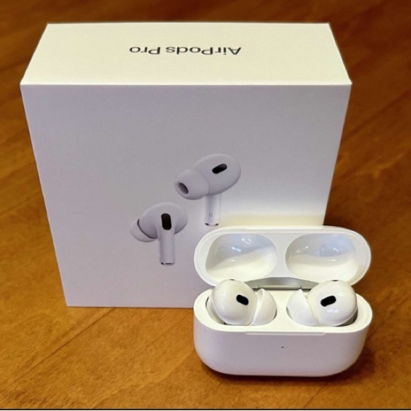 Apple White Wireless Earbuds with Charging Case